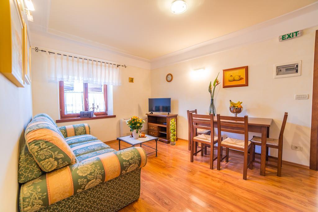 Aparthotel Katalyma 828 Kanfanar Esterno foto