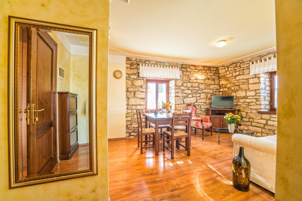 Aparthotel Katalyma 828 Kanfanar Esterno foto