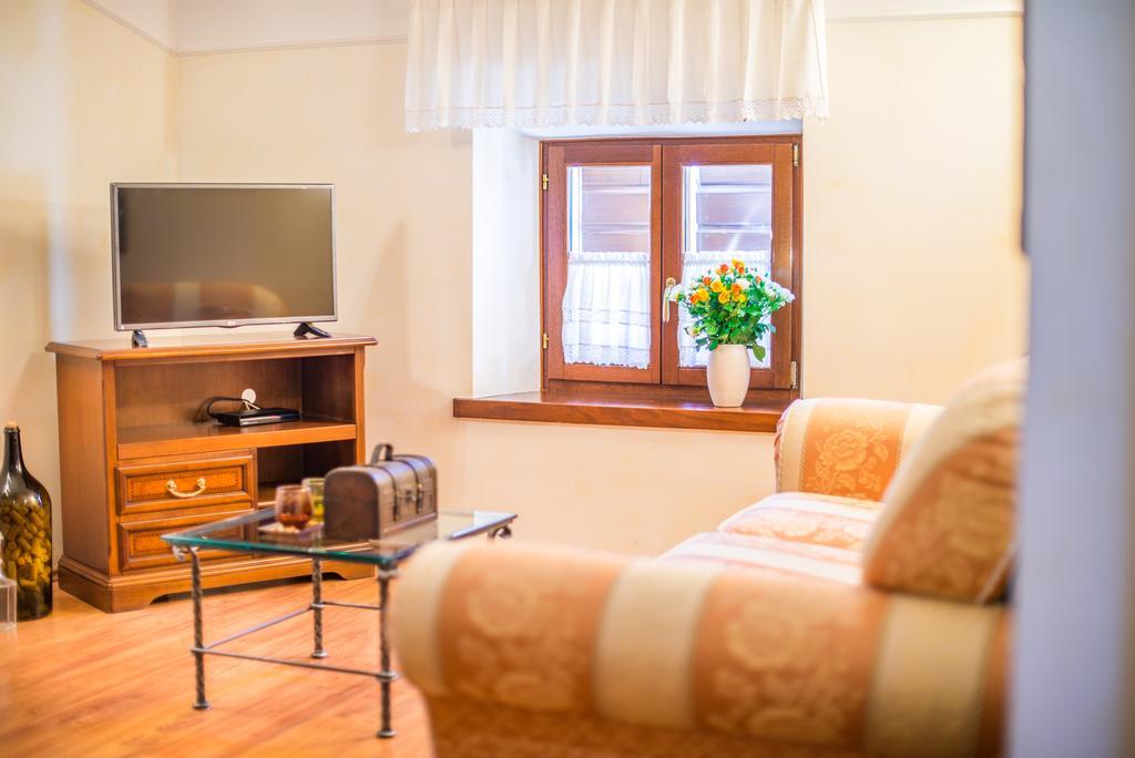 Aparthotel Katalyma 828 Kanfanar Esterno foto